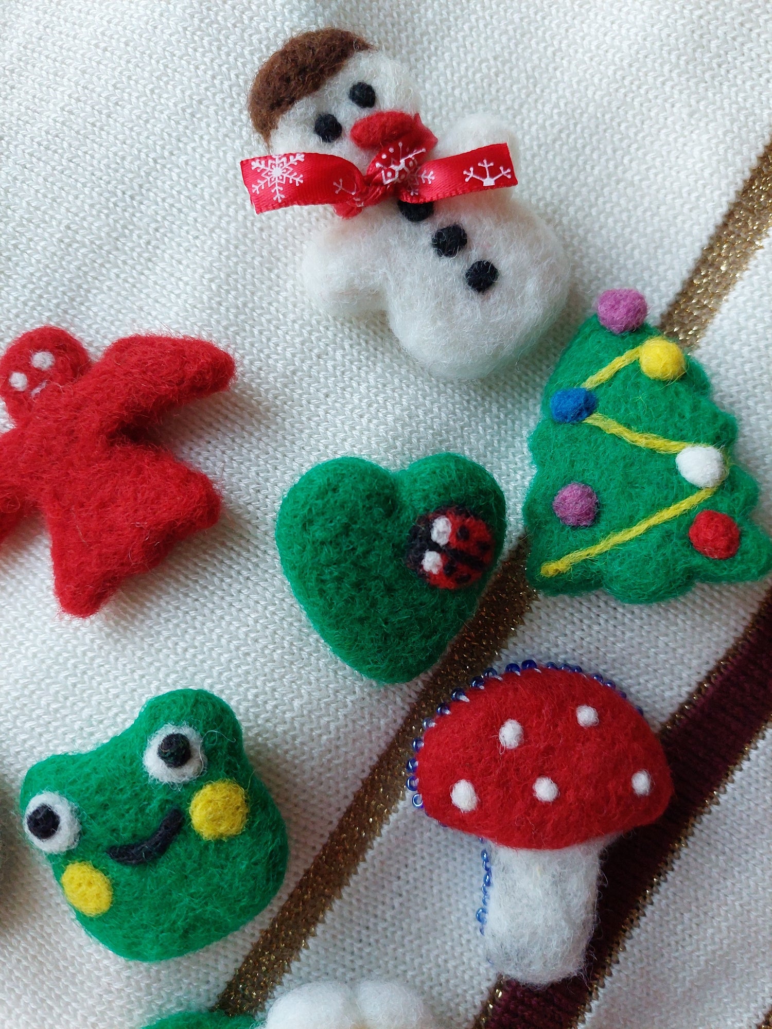 Felt pins brooches