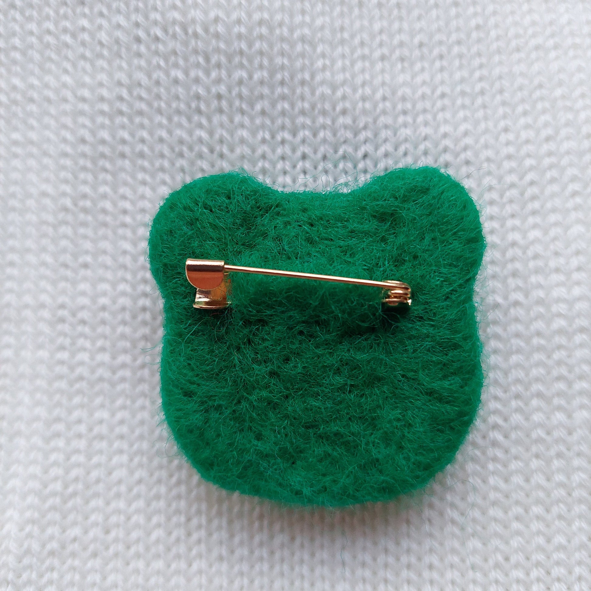 Felt Frog brooch pin