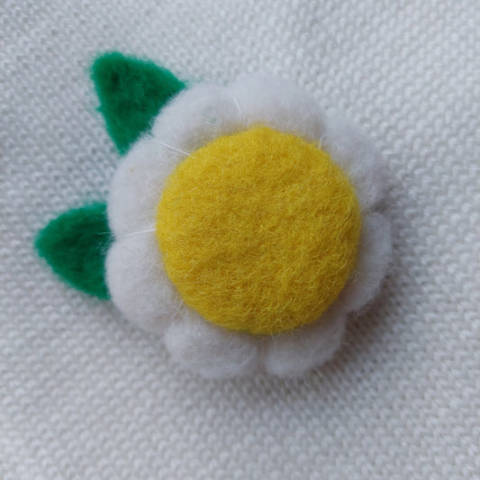 Daisy pin