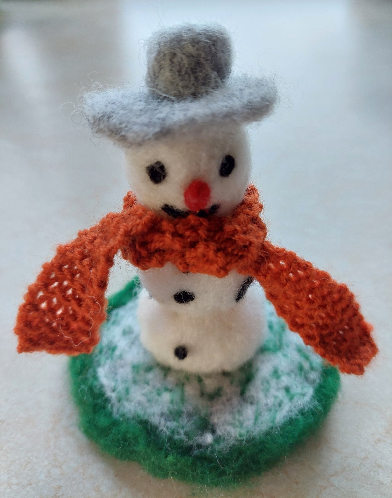 Felt cuddly snowmen with colouful scarf - Lea CandlesFelt cuddly snowmen with colouful scarf