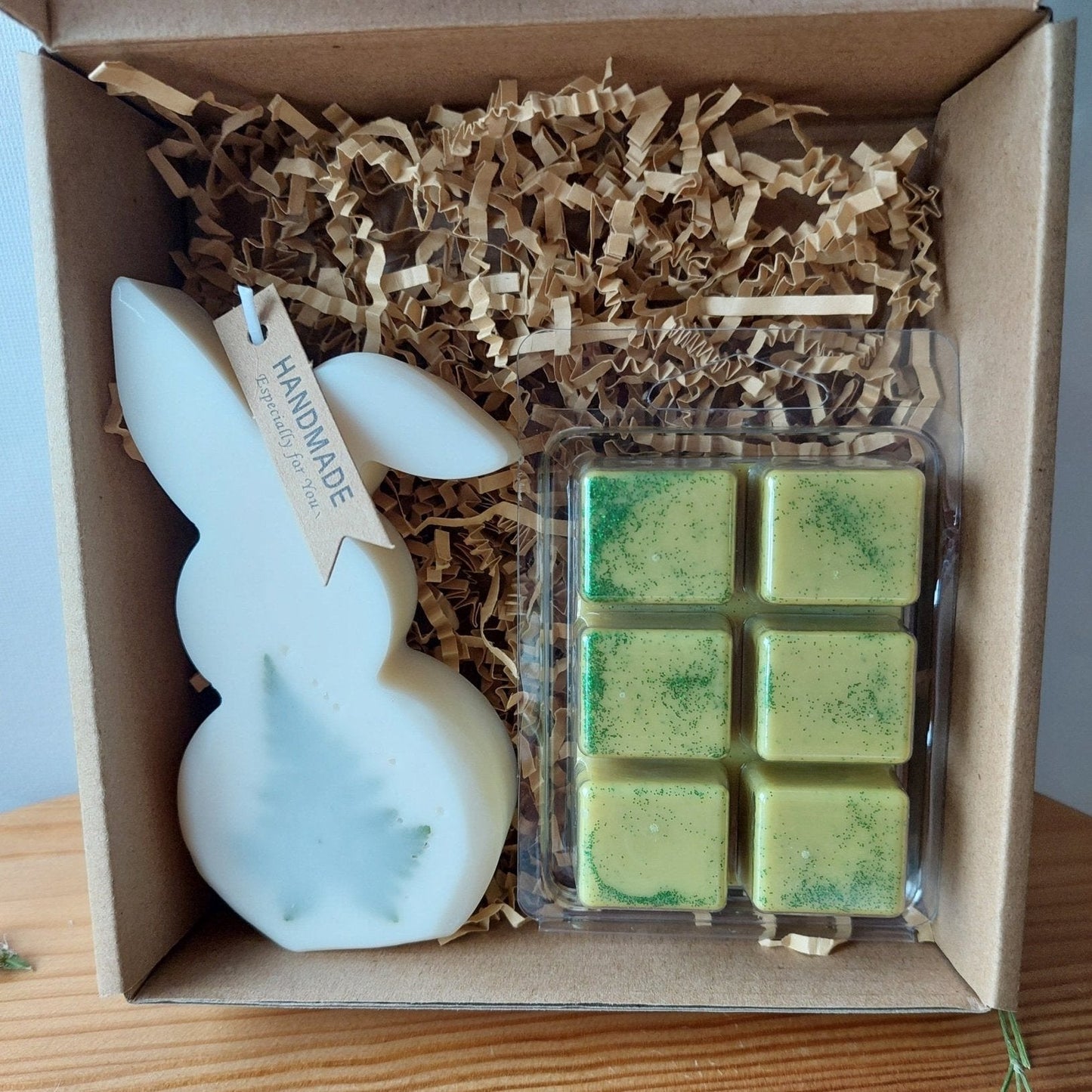 Gift Set of Soy Wax Bunny Candle and Wax Melts - Lea CandlesGift Set of Soy Wax Bunny Candle and Wax Melts