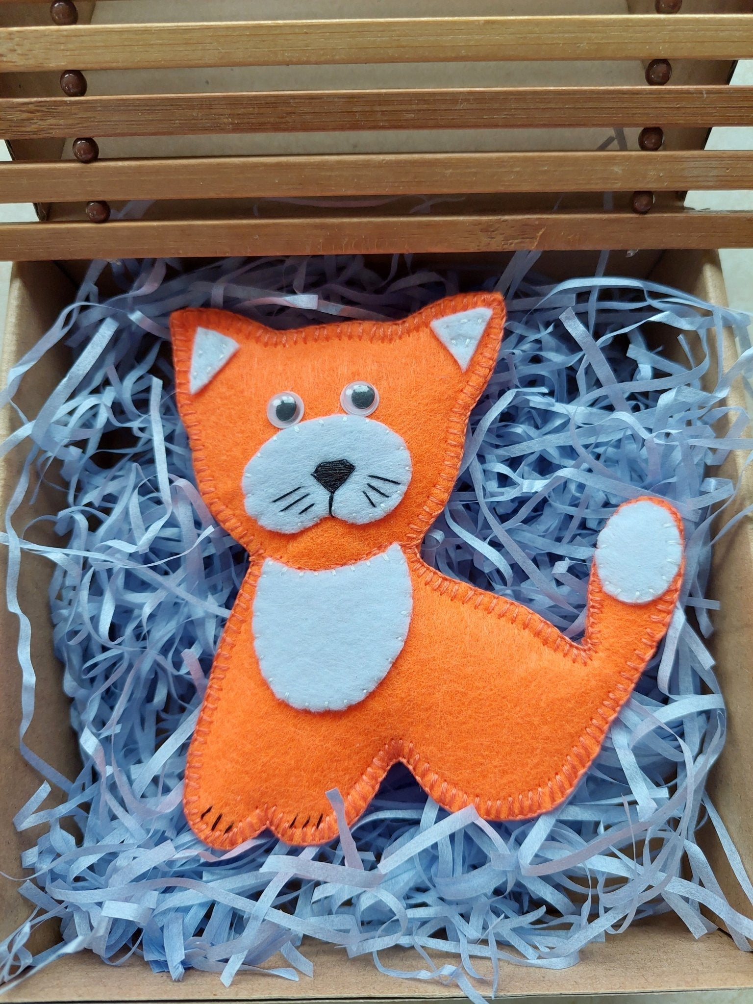 Handmade Felt Cat Toy in Box - Lea CandlesHandmade Felt Cat Toy in Box