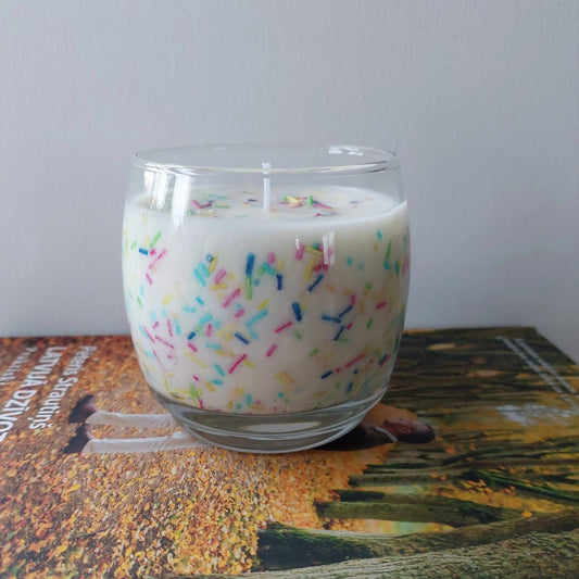 Scented soy and coconut wax candle Birthday Vanilla - Lea CandlesScented soy and coconut wax candle Birthday Vanilla