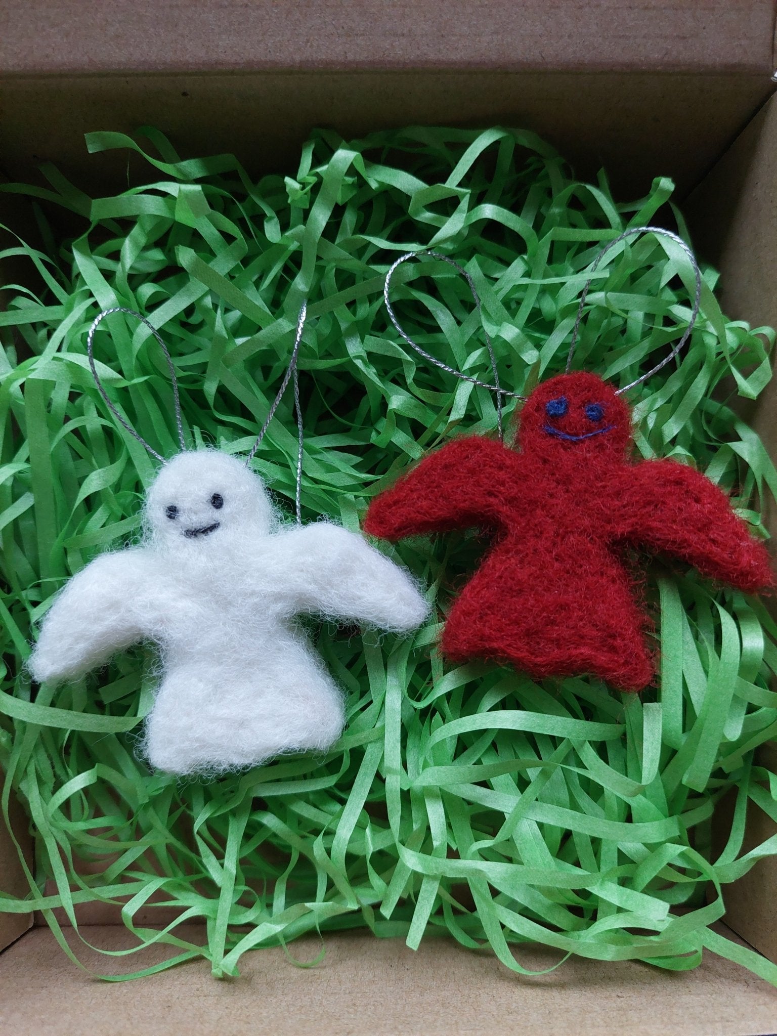 Two felt hanging Angels decoration in a gift box - Lea CandlesTwo felt hanging Angels decoration in a gift box